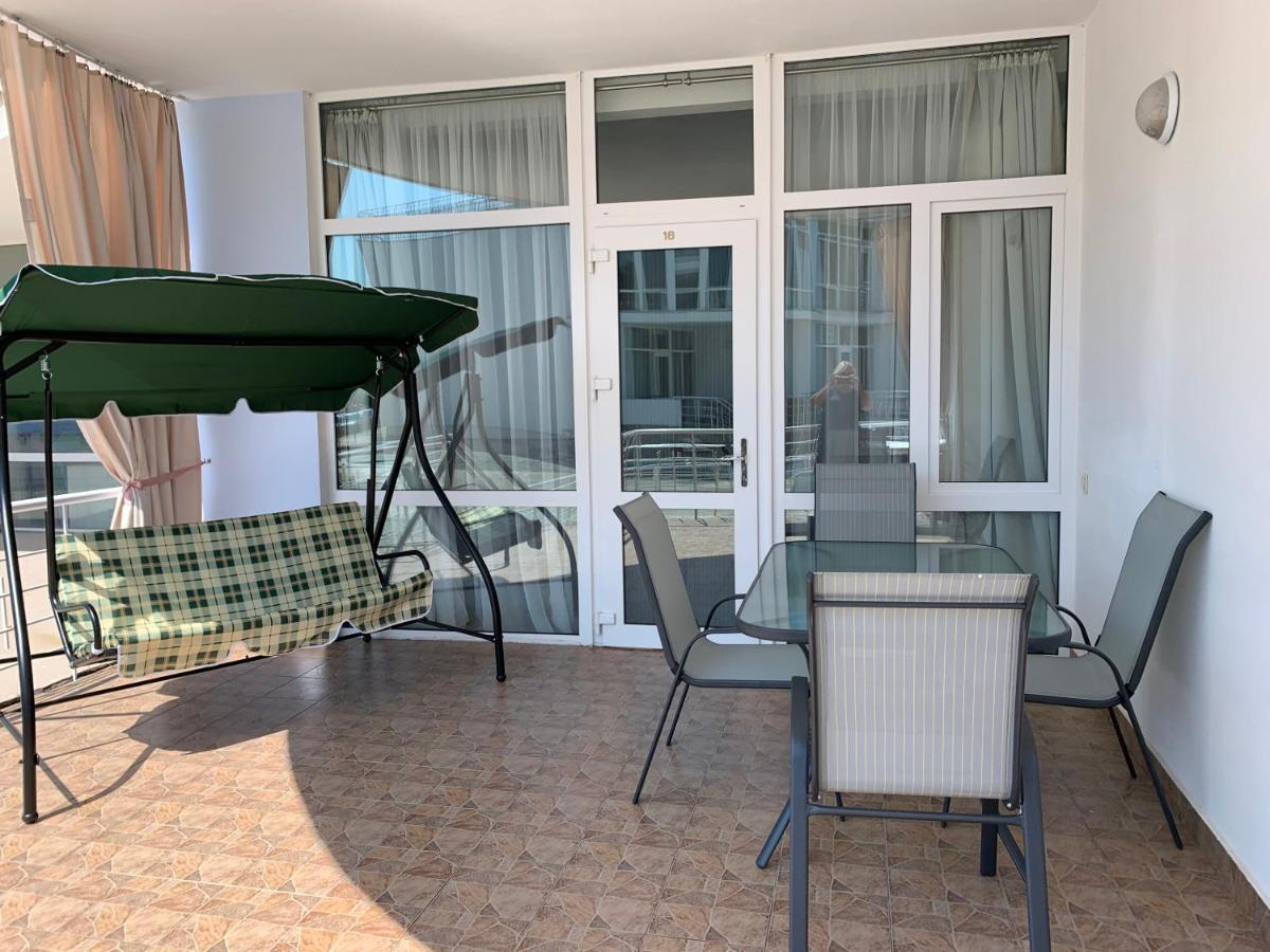 Town-House Golden Bugaz Apartment Karolino-Buhaz Exterior foto